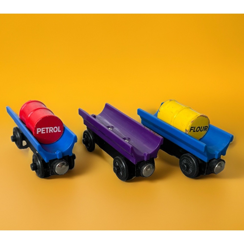 Lot 3 VTG Thomas Wooden Railway Barrel Car Petrol Flour Barrels Train 1999-2002